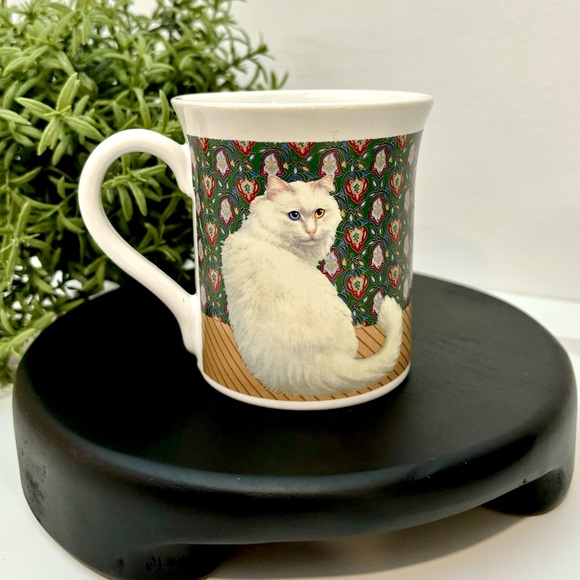 Beautiful Unique Vintage Hallmark Ceramic Fluffy Cat Mug - Picture 2 of 7